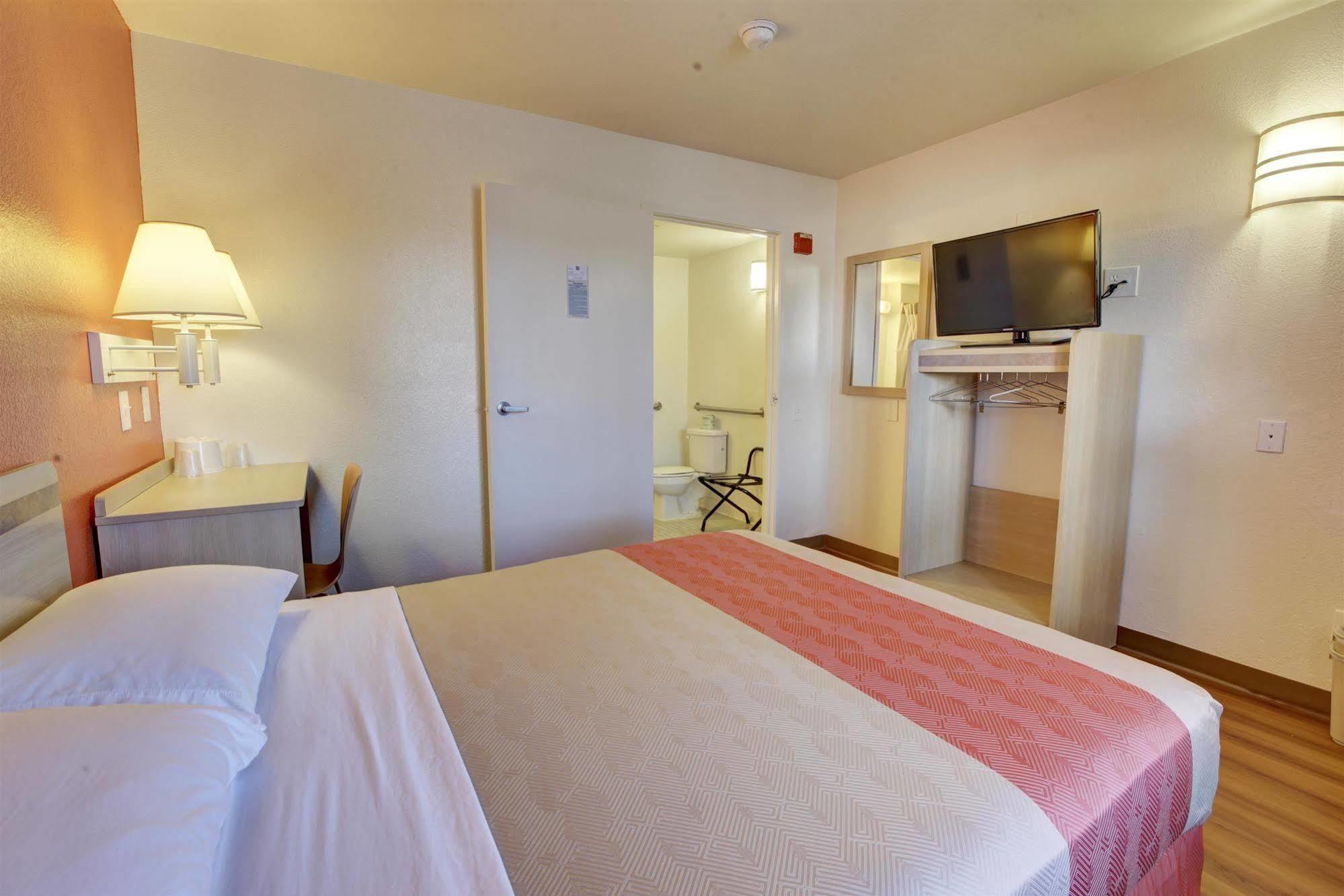 Motel 6-Bellflower, Ca - Los Angeles エクステリア 写真