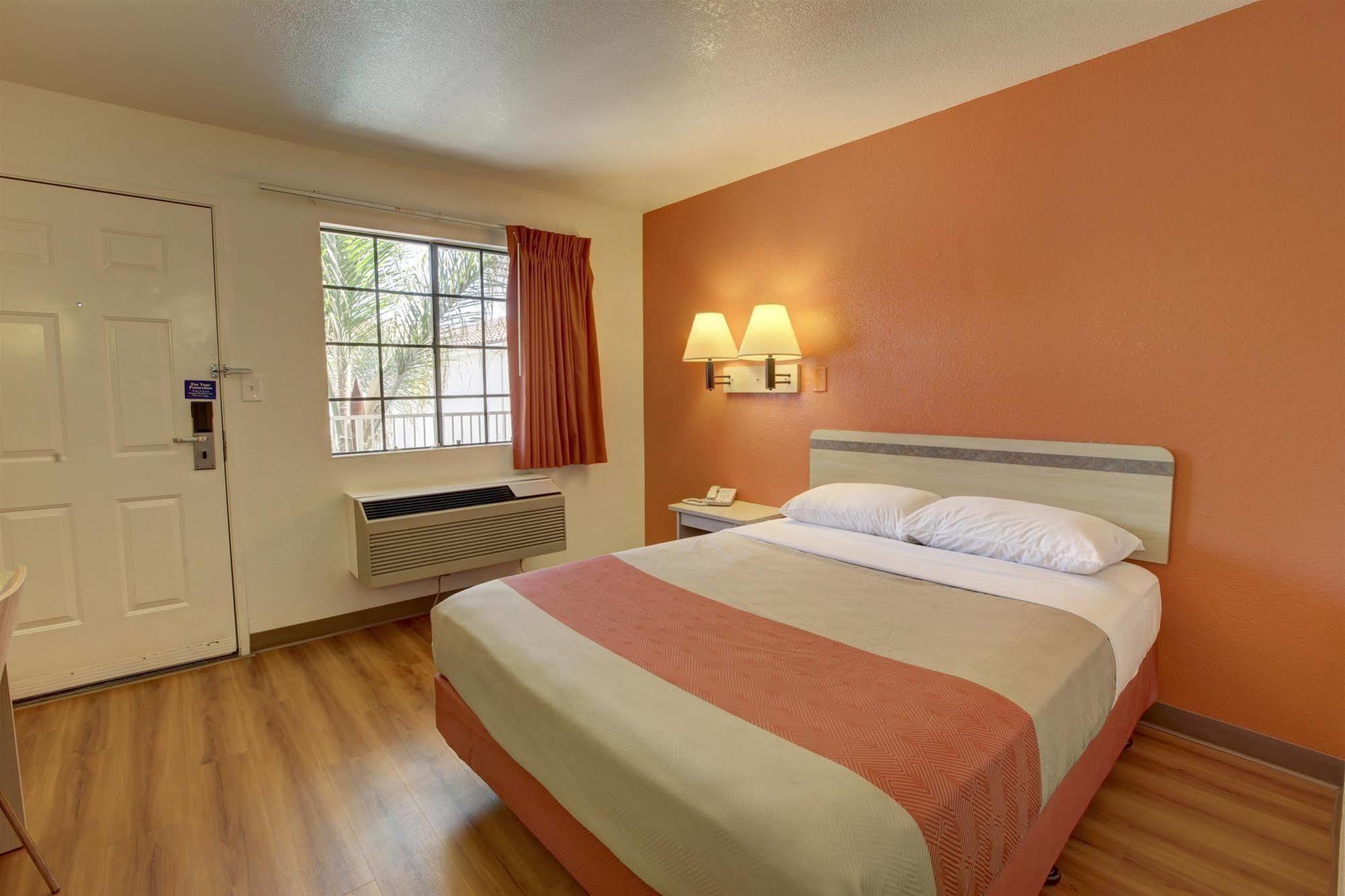 Motel 6-Bellflower, Ca - Los Angeles エクステリア 写真