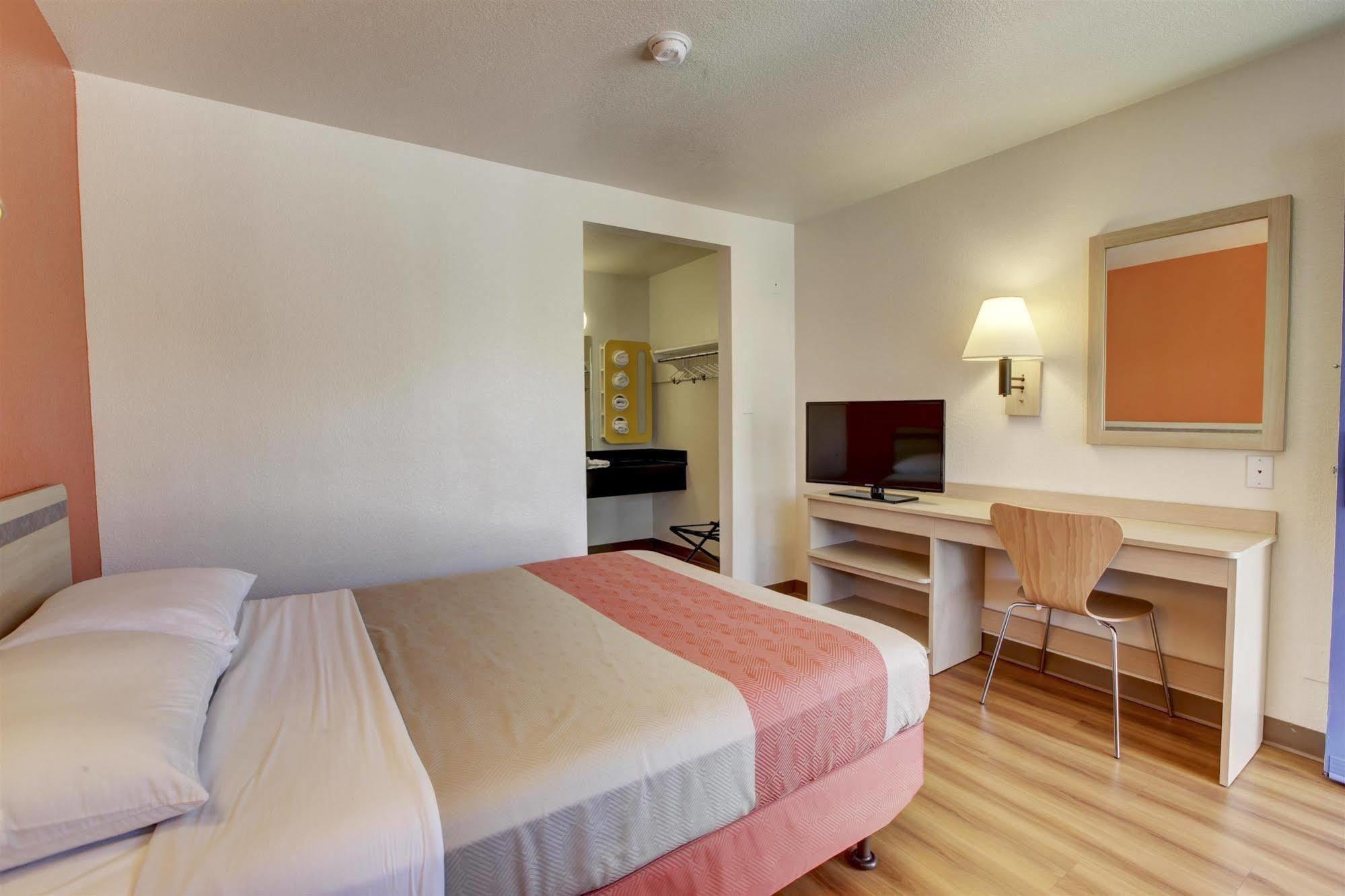Motel 6-Bellflower, Ca - Los Angeles エクステリア 写真